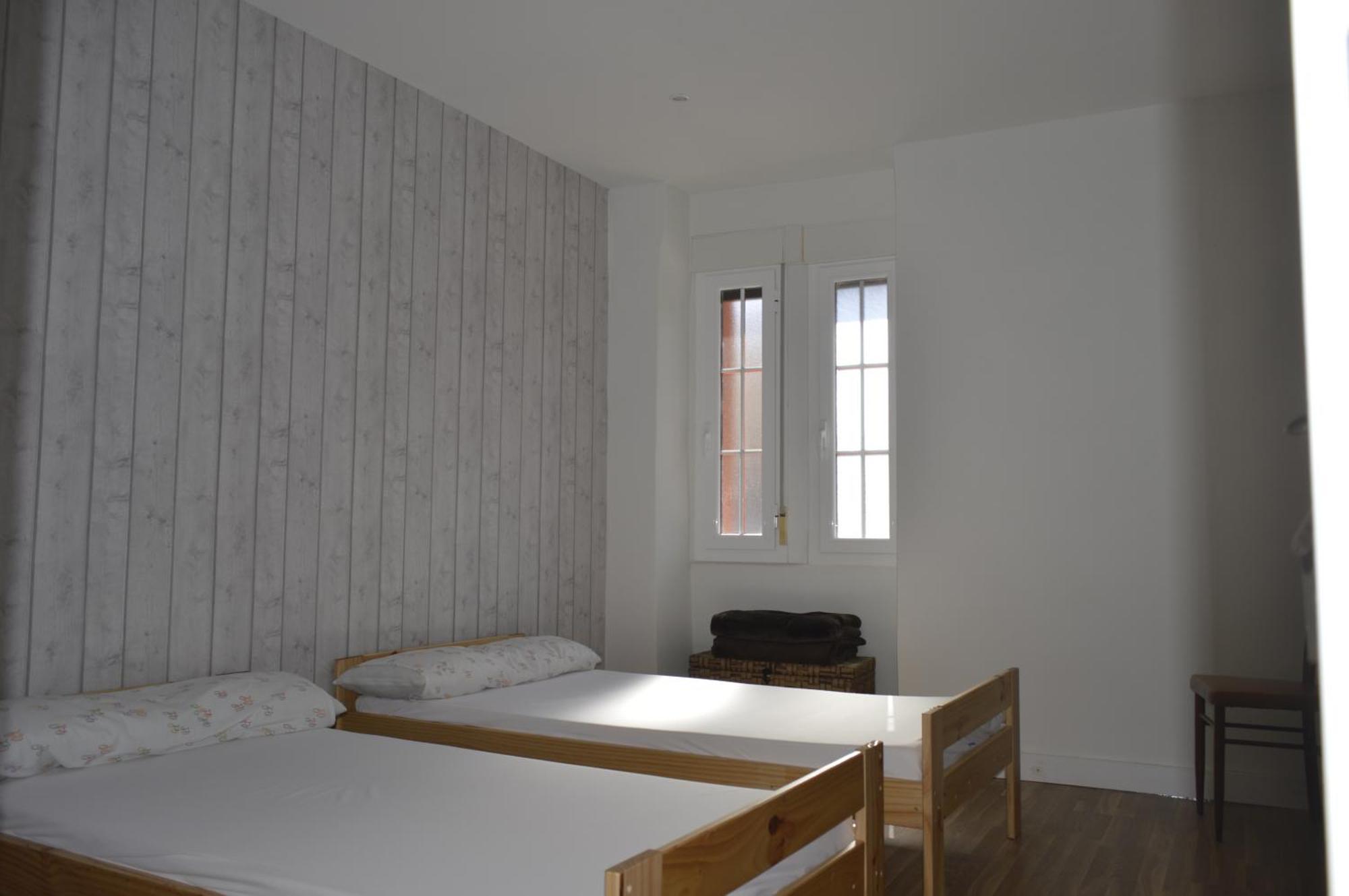 Albergue Gares Puente la Reina 外观 照片